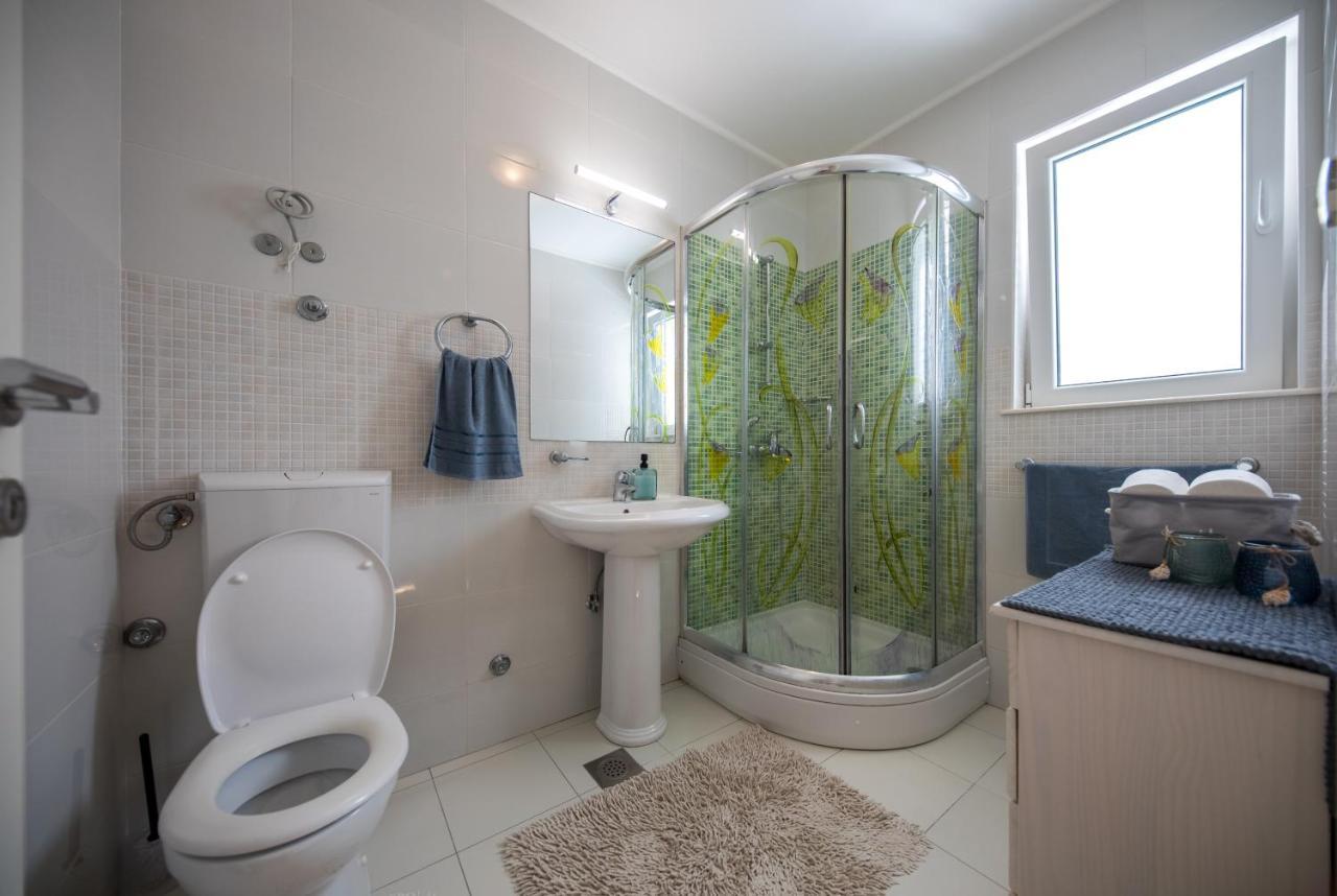 2 Bathrooms, Free Parking Spot, Prt Sea View Apartman